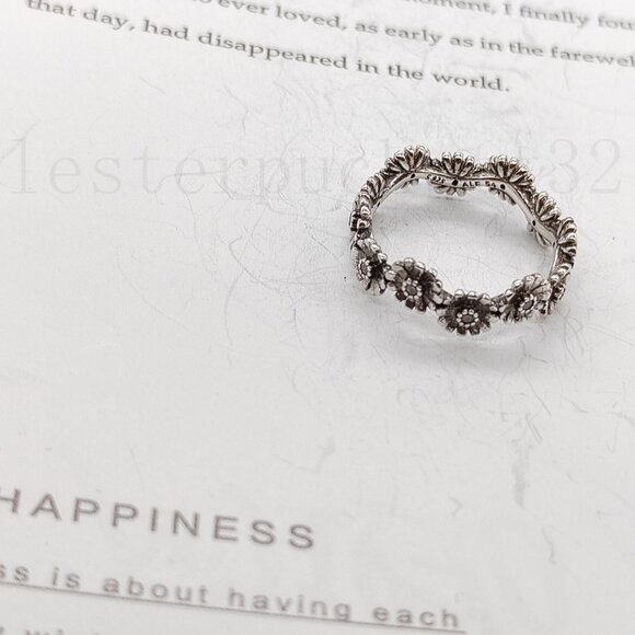 Pandora Sparkling Daisy Flower Crown Ring - Picture 2 of 3